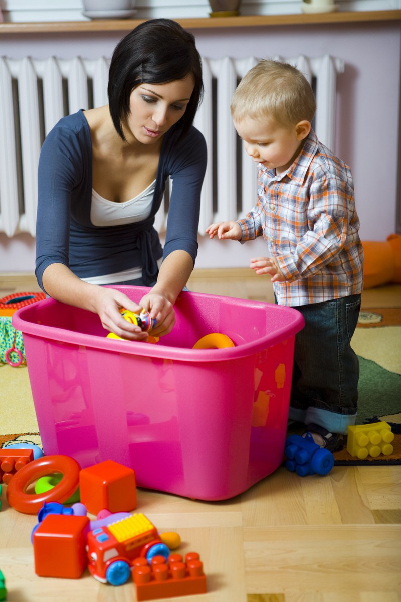 Toddler-and-mom-with-toy-bucket-MP900438799