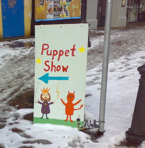 Puppet-Show-in-gastown-By-Roland-Tanglao-at-Flickr-cropped-310602409_83d764a54e_z