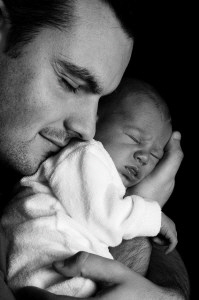 dad-with-baby-84639_640